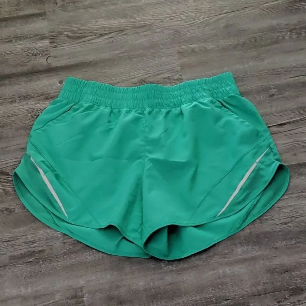 Athletic shorts with reflective stripe Sz L  NWOT